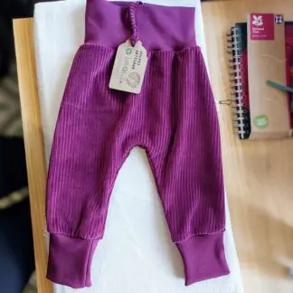 Pantalón de pana Aura color ciruela de algodón orgánico